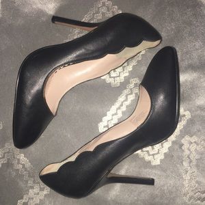 Betsy Johnson black pumps